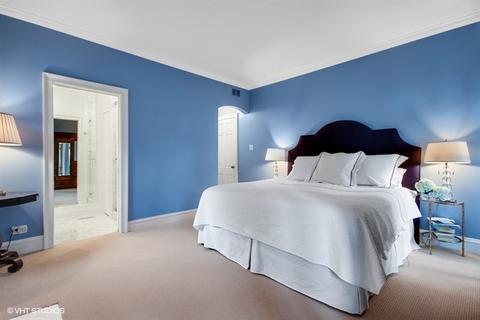 21 Elm St #2D, Chicago, IL 60611 photo 14