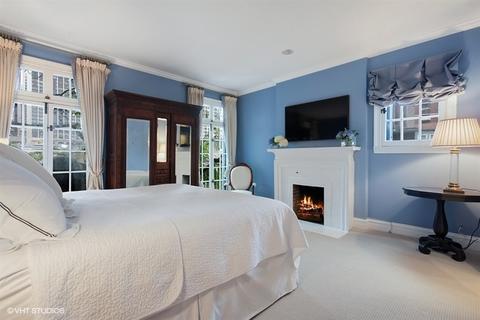 21 Elm St #2D, Chicago, IL 60611 photo 12