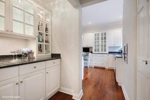 21 Elm St #2D, Chicago, IL 60611 photo 9