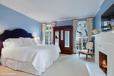 21 Elm St #2D, Chicago, IL 60611 photo 13