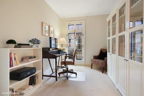 21 Elm St #2D, Chicago, IL 60611 photo 18