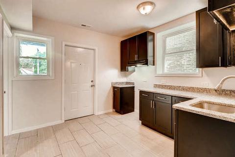 8522 S Bennett Ave, Chicago, IL 60617 photo 6