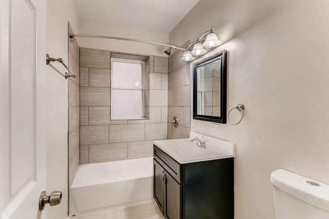 8522 S Bennett Ave, Chicago, IL 60617 photo 9