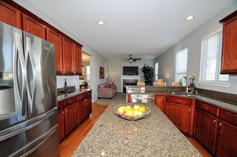 1709 Pin Oak Ln, Elgin, IL 60120 photo 17