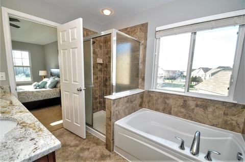 1709 Pin Oak Ln, Elgin, IL 60120 photo 32