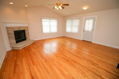 919 Casey Dr, Minooka, IL 60447 photo 2
