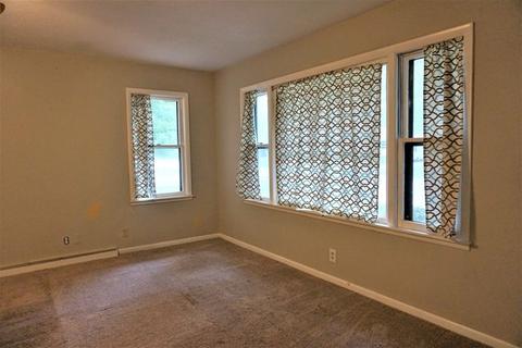 845 E Patton St, Paxton, IL 60957 photo 3