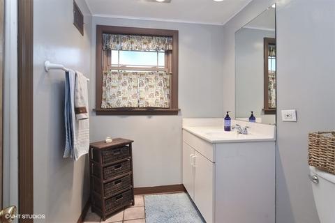 341 Amherst Ave, Des Plaines, IL 60016 photo 11
