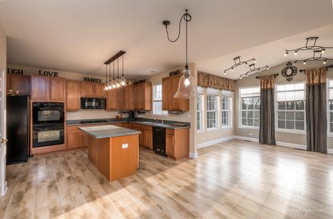 490 E Amberside Dr, Elgin, IL 60124 photo 8
