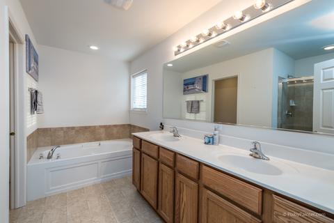490 E Amberside Dr, Elgin, IL 60124 photo 25