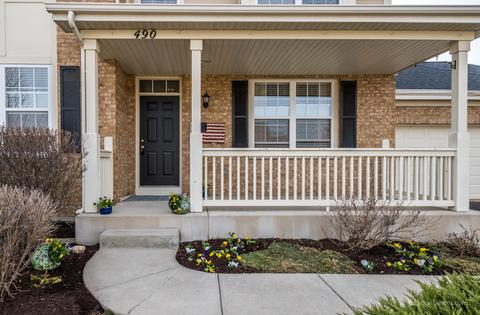 490 E Amberside Dr, Elgin, IL 60124 photo 2
