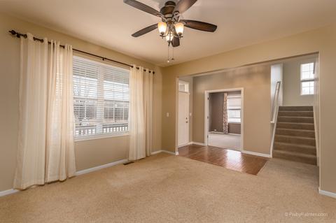 490 E Amberside Dr, Elgin, IL 60124 photo 4