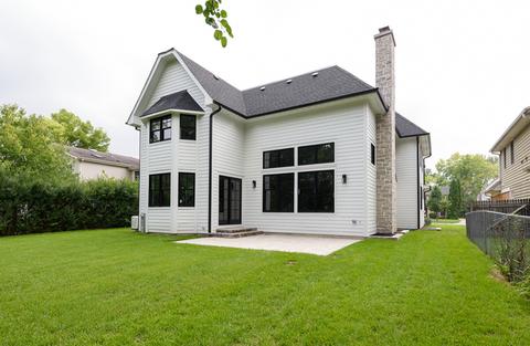2126 Dewes St, Glenview, IL 60025 photo 2