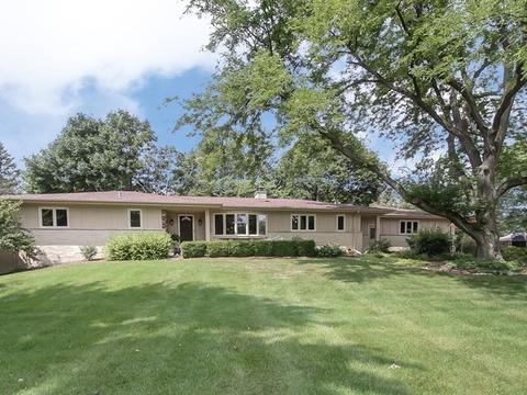 921 Forest Dr, Elgin, IL 60123 photo 1