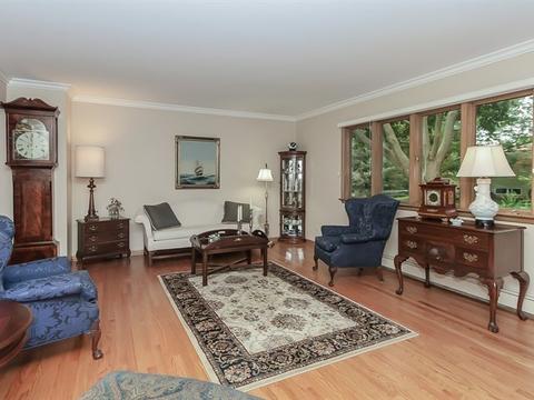 921 Forest Dr, Elgin, IL 60123 photo 3