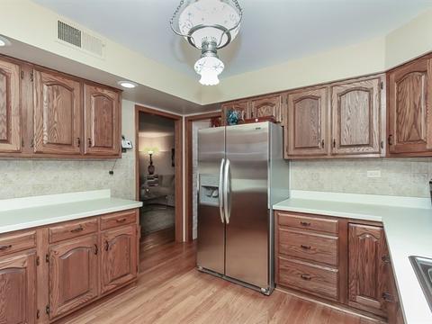 921 Forest Dr, Elgin, IL 60123 photo 9
