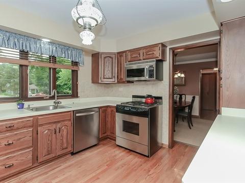 921 Forest Dr, Elgin, IL 60123 photo 8
