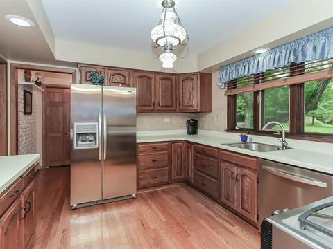 921 Forest Dr, Elgin, IL 60123 photo 10