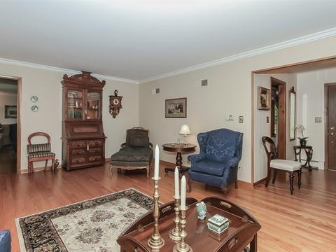 921 Forest Dr, Elgin, IL 60123 photo 5