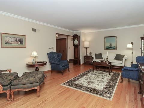 921 Forest Dr, Elgin, IL 60123 photo 4