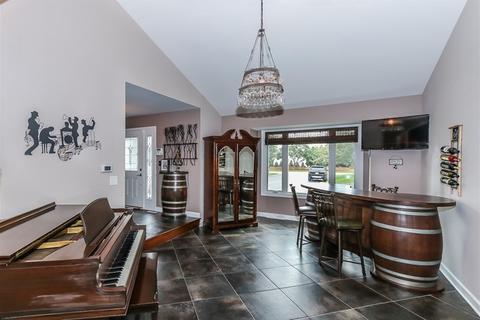 244 Windsor Dr, Bartlett, IL 60103 photo 3