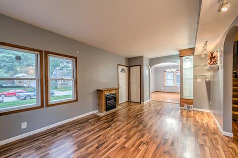 371 Hamilton Ave, Elgin, IL 60123 photo 6