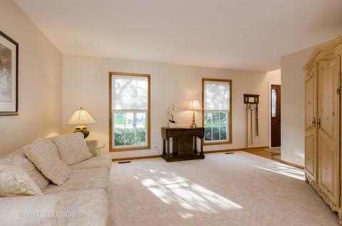 9 Hampton St, Cary, IL 60013 photo 2