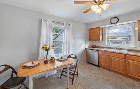 247 S Hickory Ave, Bartlett, IL 60103 photo 5