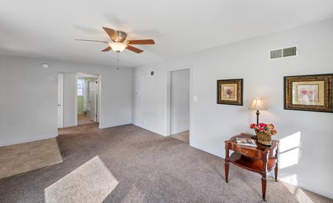 247 S Hickory Ave, Bartlett, IL 60103 photo 3