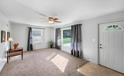 247 S Hickory Ave, Bartlett, IL 60103 photo 2
