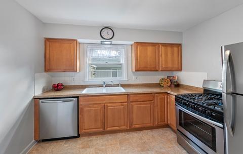 247 S Hickory Ave, Bartlett, IL 60103 photo 6