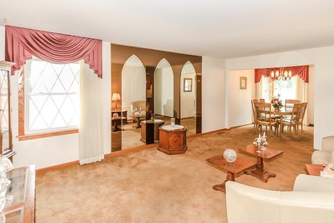 2053 Fox Ln, Des Plaines, IL 60018 photo 13