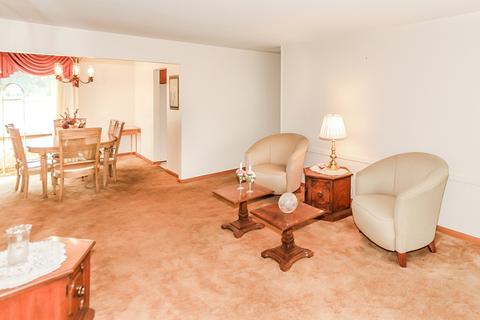 2053 Fox Ln, Des Plaines, IL 60018 photo 3