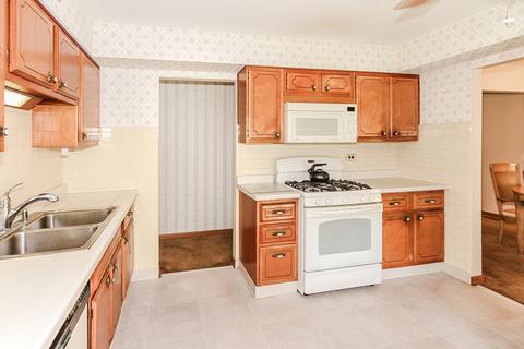2053 Fox Ln, Des Plaines, IL 60018 photo 8