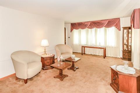 2053 Fox Ln, Des Plaines, IL 60018 photo 2