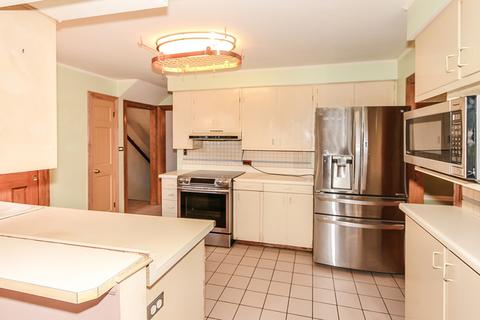 978 S 2nd Ave, Des Plaines, IL 60016 photo 6