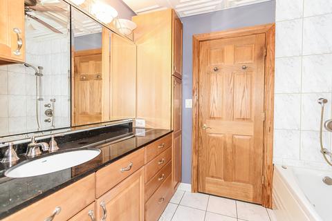 978 S 2nd Ave, Des Plaines, IL 60016 photo 17