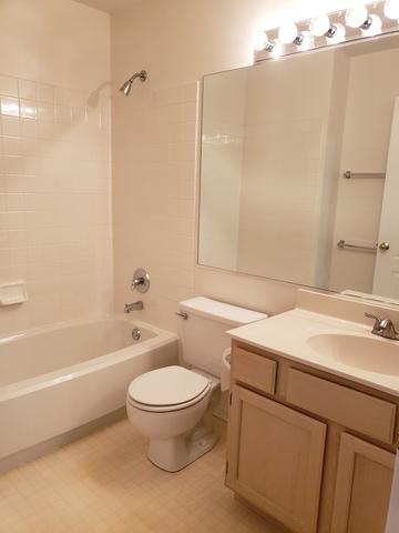 1500 Diamond Dr, Hoffman Estates, IL 60192 photo 24