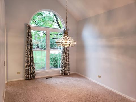 1500 Diamond Dr, Hoffman Estates, IL 60192 photo 4