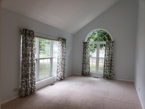 1500 Diamond Dr, Hoffman Estates, IL 60192 photo 3