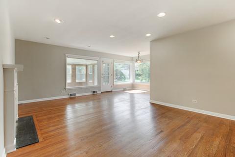 324 Pershing Ave, Wheaton, IL 60189 photo 2