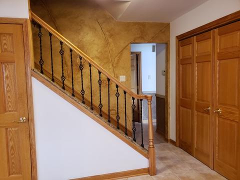 825 E Grant Dr, Des Plaines, IL 60016 photo 14