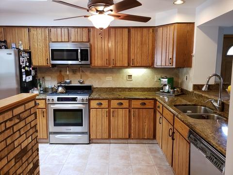 825 E Grant Dr, Des Plaines, IL 60016 photo 10