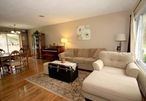500 Newark Ln, Hoffman Estates, IL 60169 photo 6