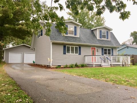 563 N Mitchell St, Braidwood, IL 60408 photo 2