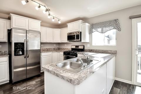 1802 Ruby Dr, Pingree Grove, IL 60140 photo 4