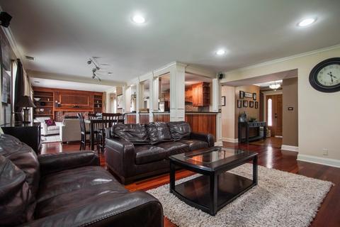 2036 Hilltop Rd, Hoffman Estates, IL 60169 photo 4
