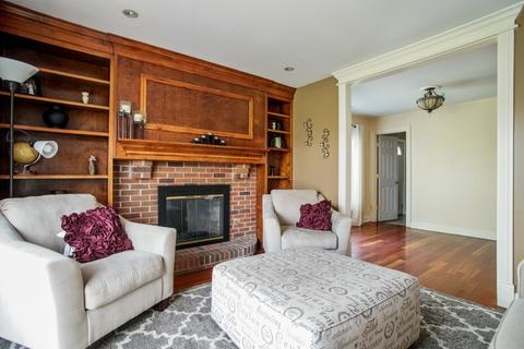 2036 Hilltop Rd, Hoffman Estates, IL 60169 photo 8