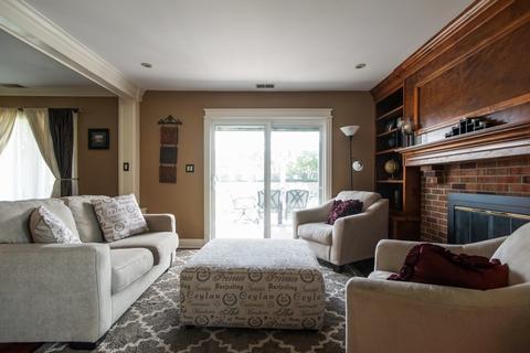 2036 Hilltop Rd, Hoffman Estates, IL 60169 photo 9