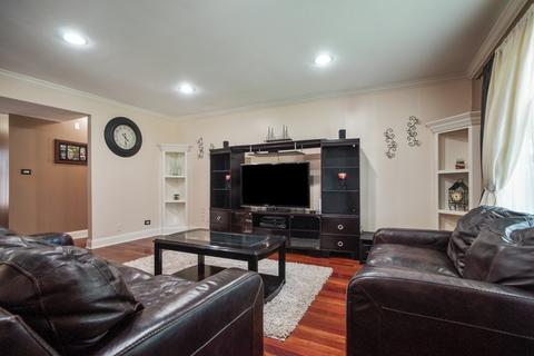 2036 Hilltop Rd, Hoffman Estates, IL 60169 photo 3
